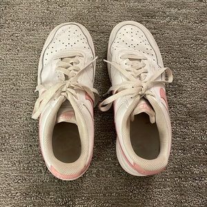 Womens nike court vision low shoe size 8.5